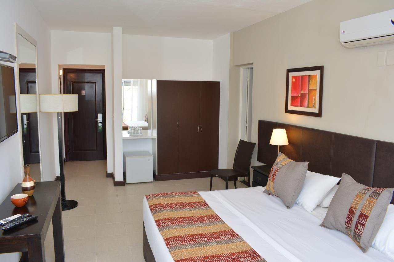 De La Plaza Hotel มัลโดนาโด ภายนอก รูปภาพ